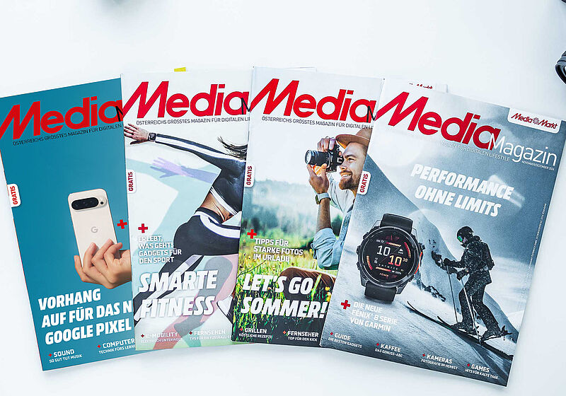 Vier Cover des MediaMagazins liegen nebeneinander auf dem Tisch.